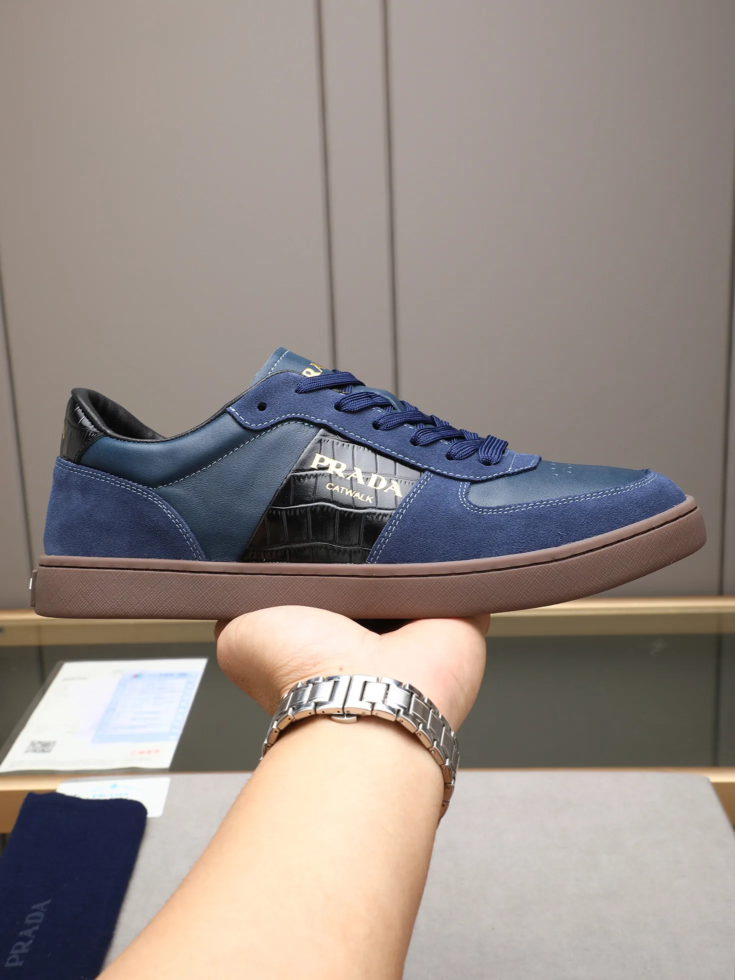 Men's shoes💰420💰 Brand: PRADA (Prada) Standard code: Men's code 38–44 (45 can be customized) Material: Original cowhide, breathable sheep lining Special outsole Style category: Men's fashionable casual sneakers Low-key luxury! Color: actual picture color
